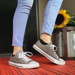 Grey low top converse